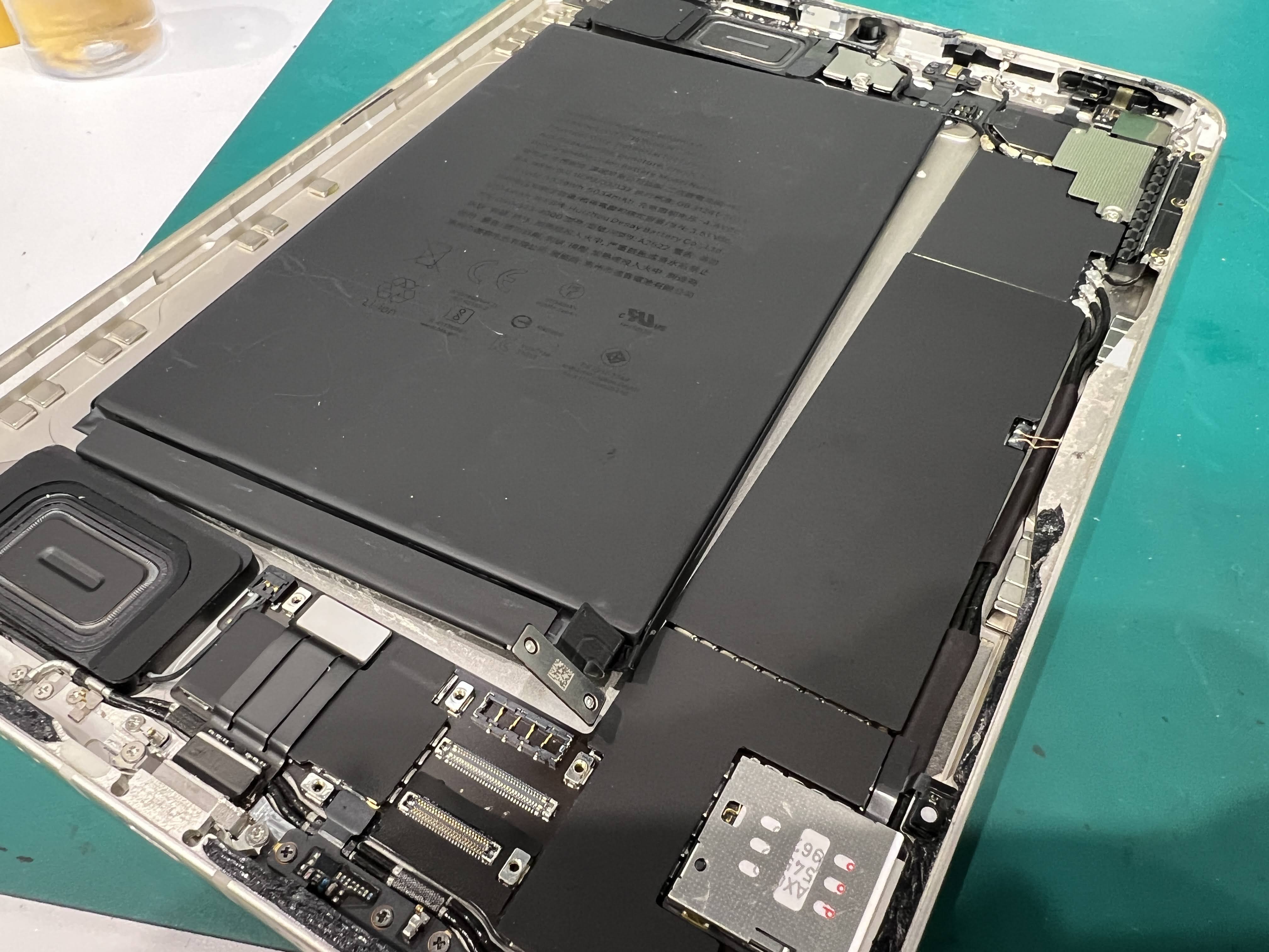 iPad mini6 バッテリー劣化による充電持ち低下の修理事例