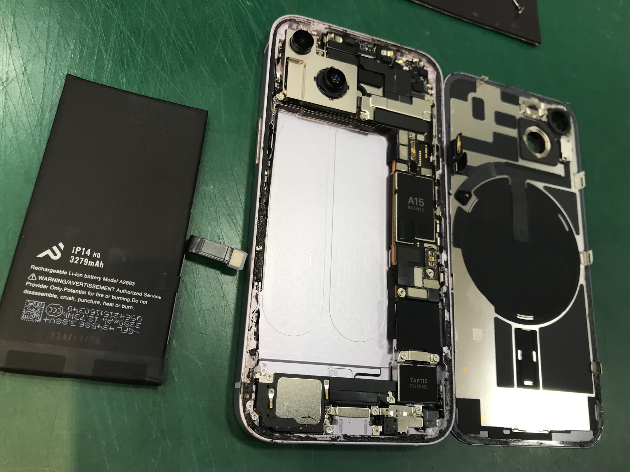 狭山市、川越市、入間市でiPhone14のバッテリー交換ならスマホ修理工房新狭山店まで！