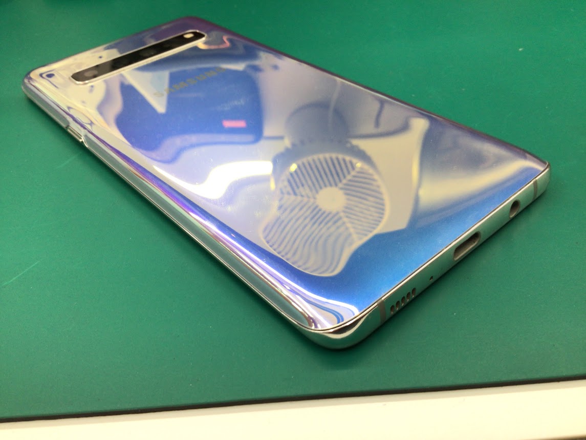 画面がバキバキ…でも諦めないで！データそのままで即日修理いたします