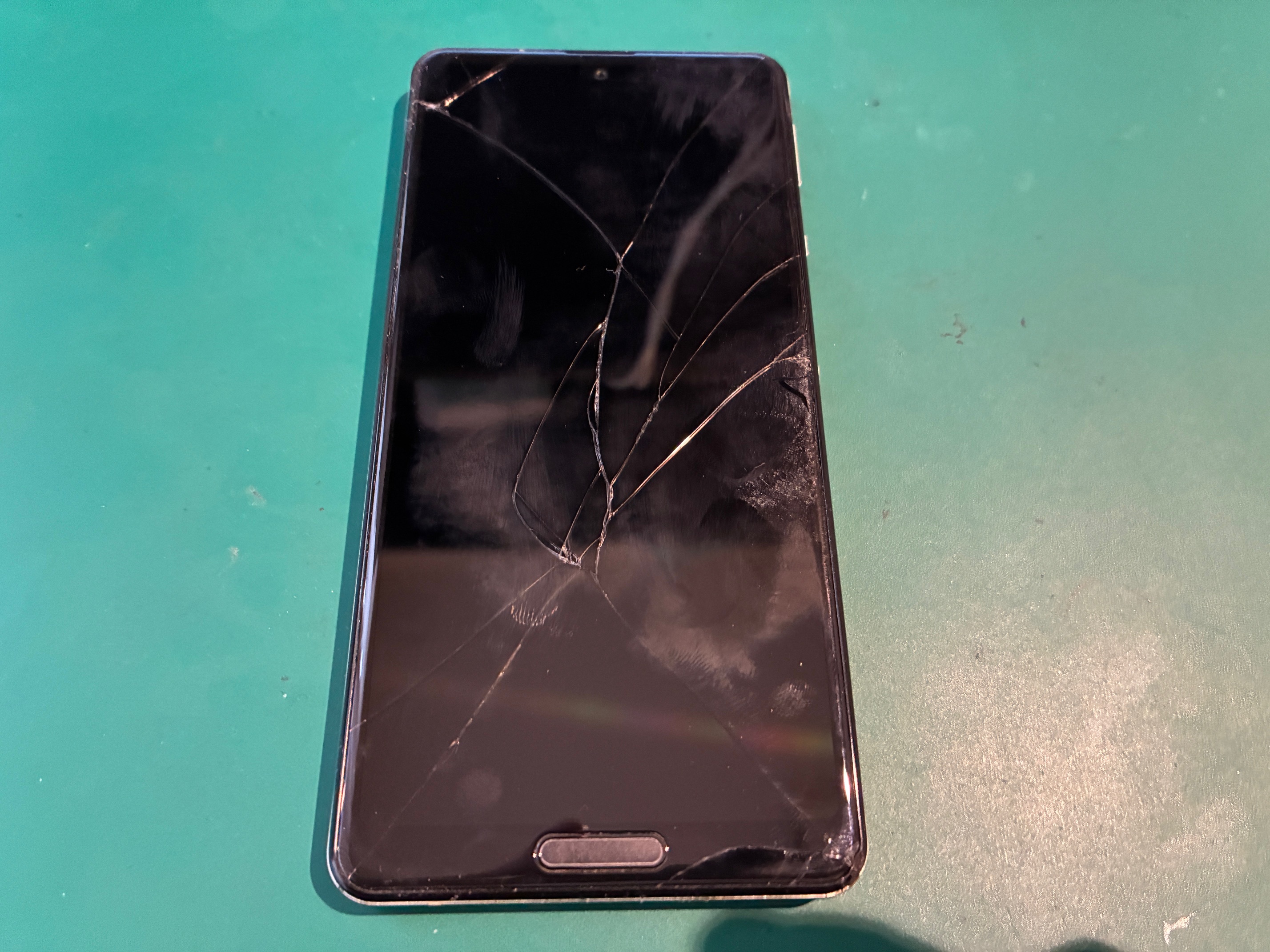 東京都からお越しのお客様よりAQUOSsense5Gの画面交換をご依頼いただきました！