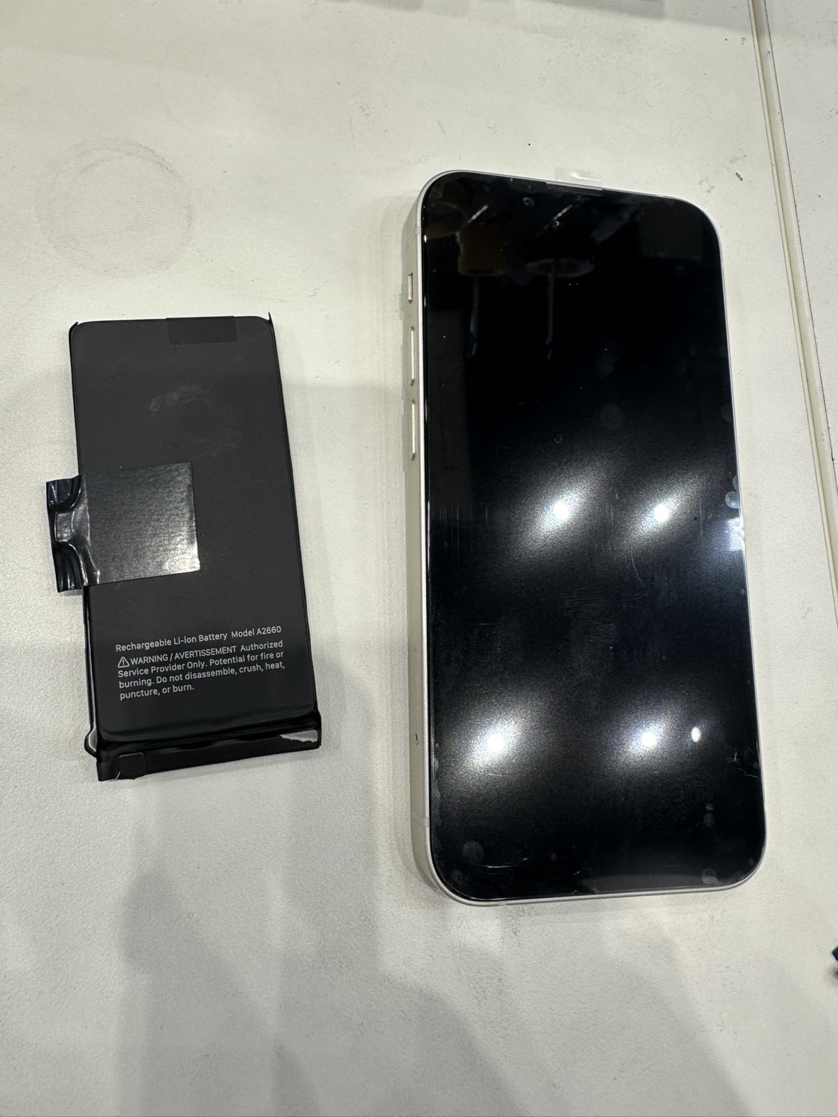 iPhone 13 miniのバッテリー交換はスマホ修理工房イオンモール福岡店で即日修理可能です！