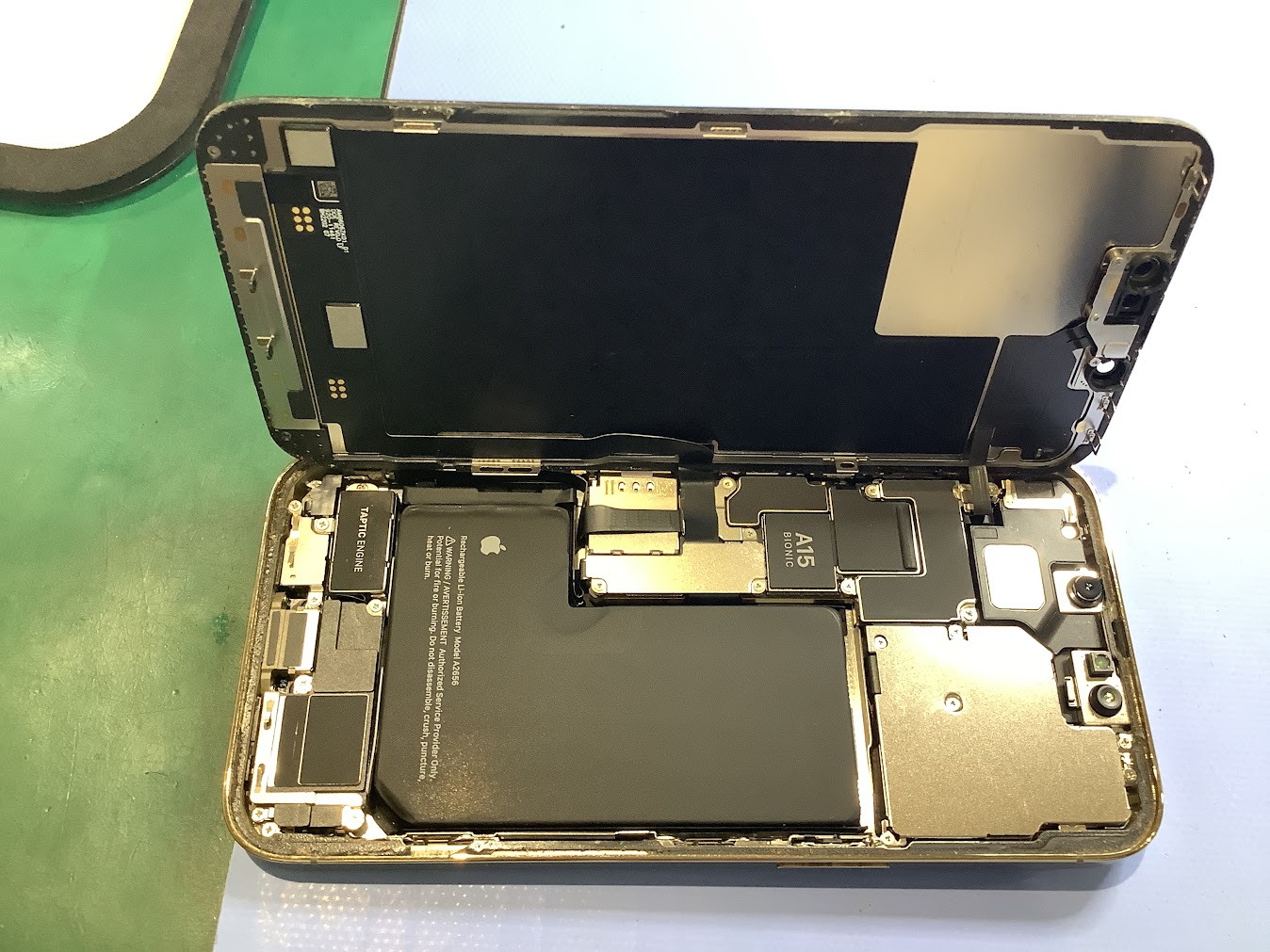 iPhone13Proのバッテリー交換ならデータをそのまま・最短即日修理のスマホ修理工房ラザウォーク甲斐双葉店へ