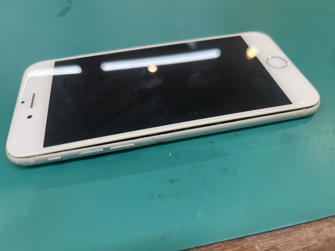 iPhone 6のバッテリー膨張も当店へお任せください！