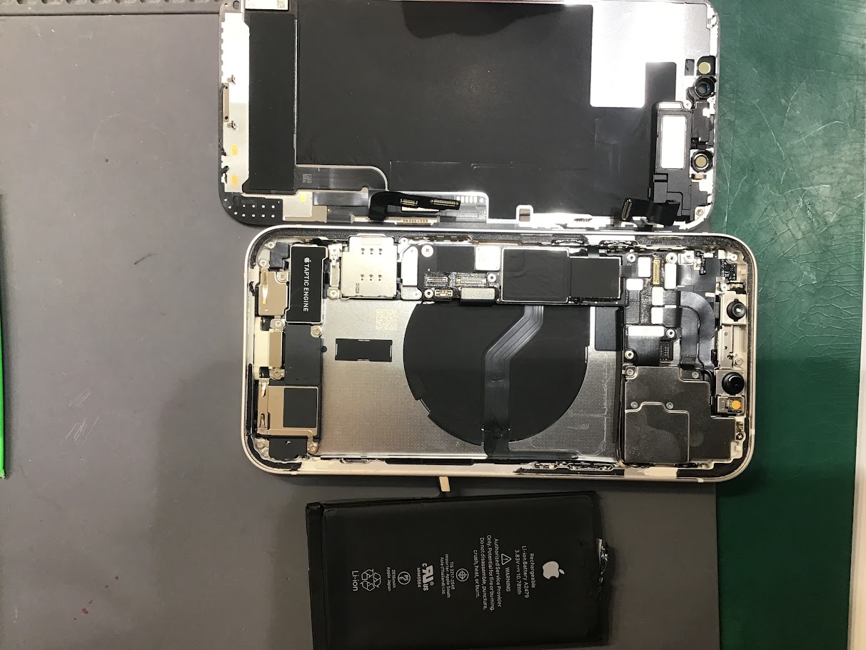 iPhone12のバッテリー交換ならデータそのまま修理可能なスマホ修理工房セレオ甲府店へ！
