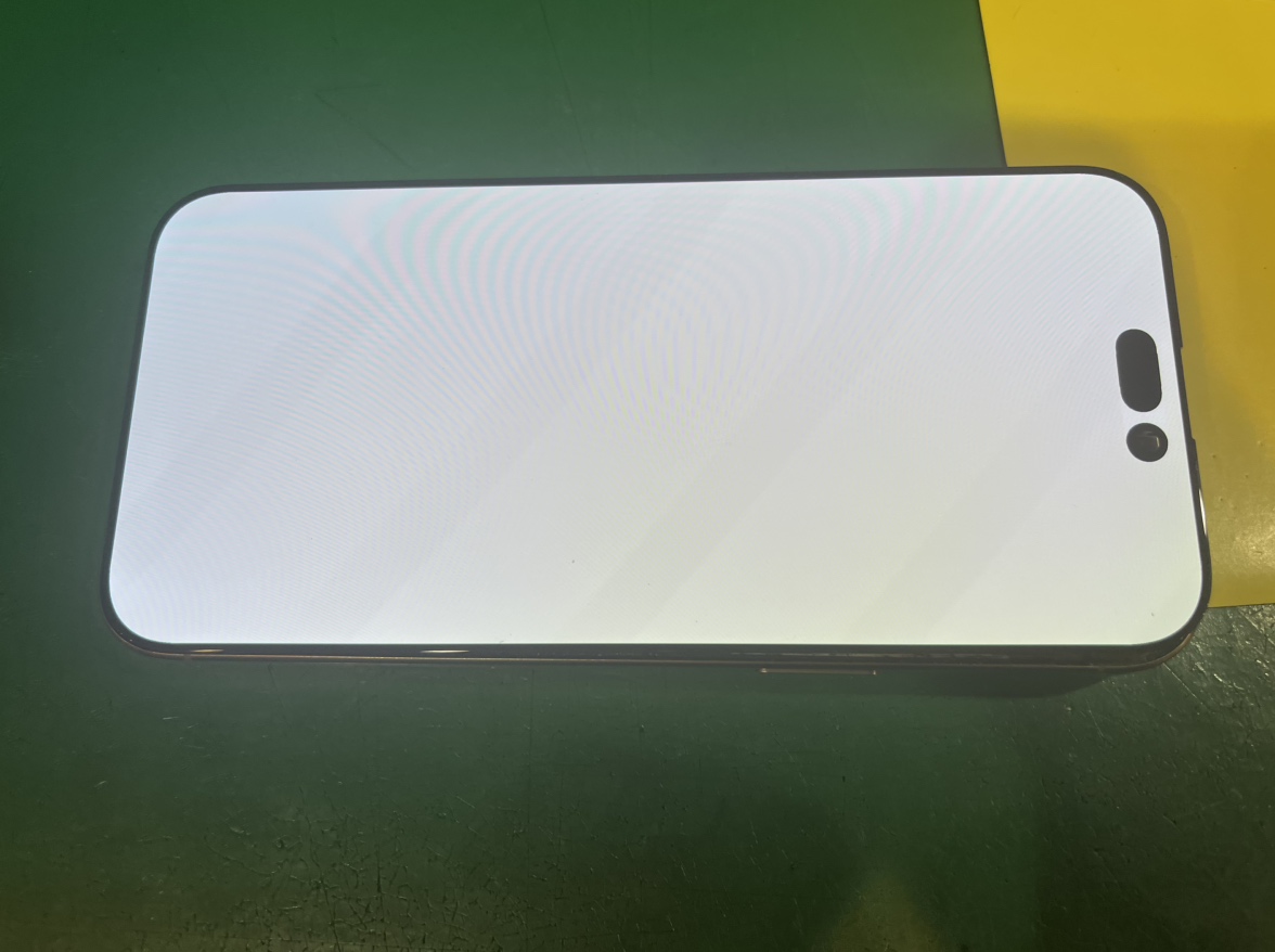 iPhone 16 ProMax 浸水した端末の修理前の状態