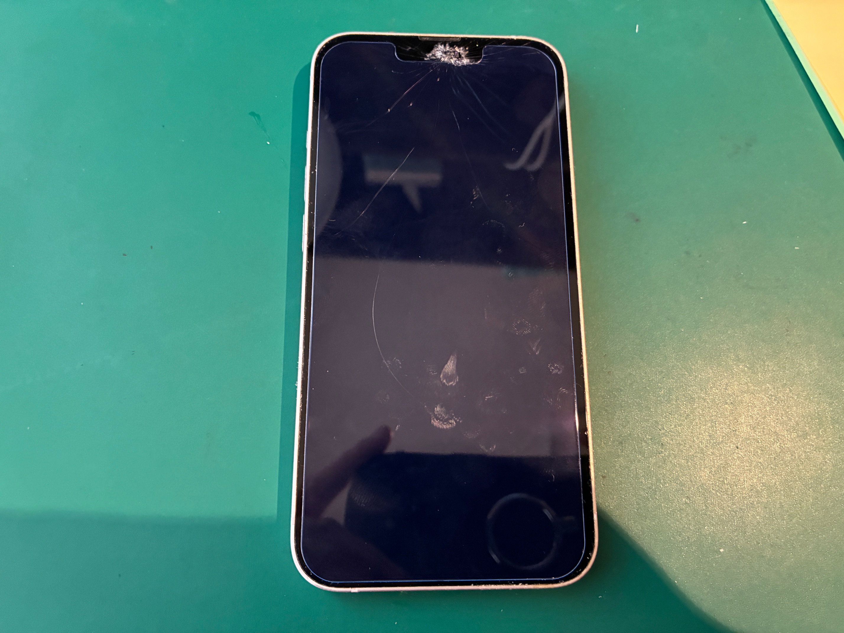 神戸市からお越しのお客様よりiPhone13の画面交換をご依頼いただきました！