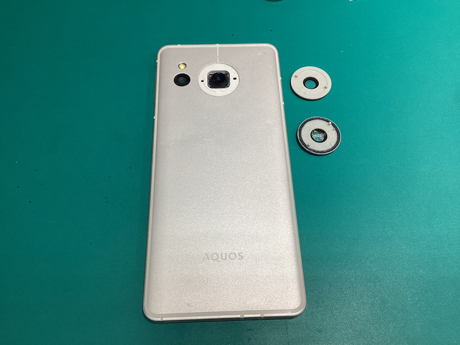 狭山市、川越市、入間市でAQUOS sense8のアウトカメラレンズ交換はスマホ修理工房新狭山店まで！