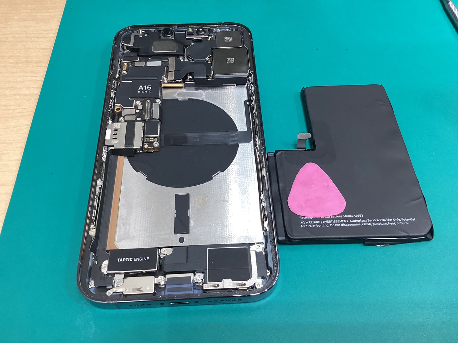 狭山市、川越市、入間市でiPhone13ProMaxのバッテリー交換はスマホ修理工房新狭山店まで！