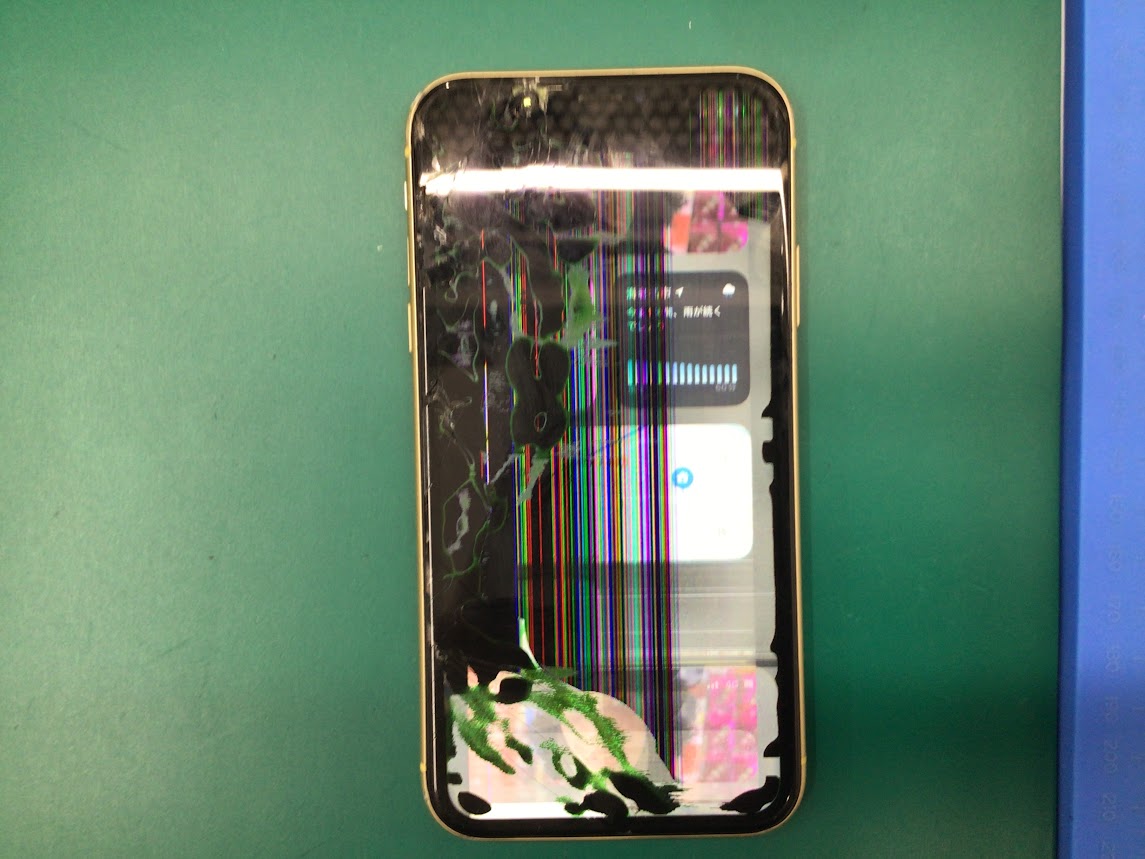 【最短30分～】バキバキの画面、諦めないで！データそのままで即日修理