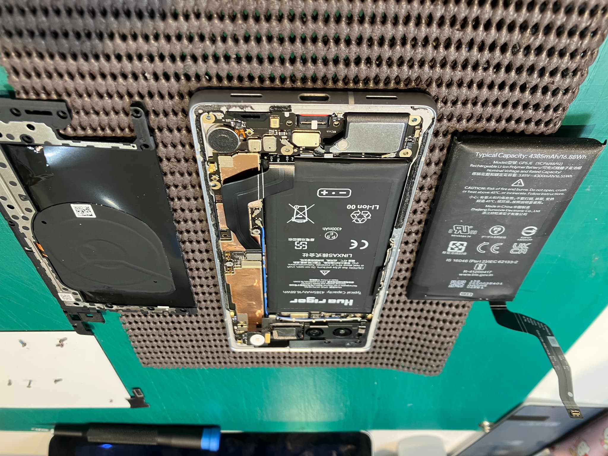 Google Pixel7aの膨張したバッテリーを交換いたしました　-スマホ修理工房浦和パルコ店-