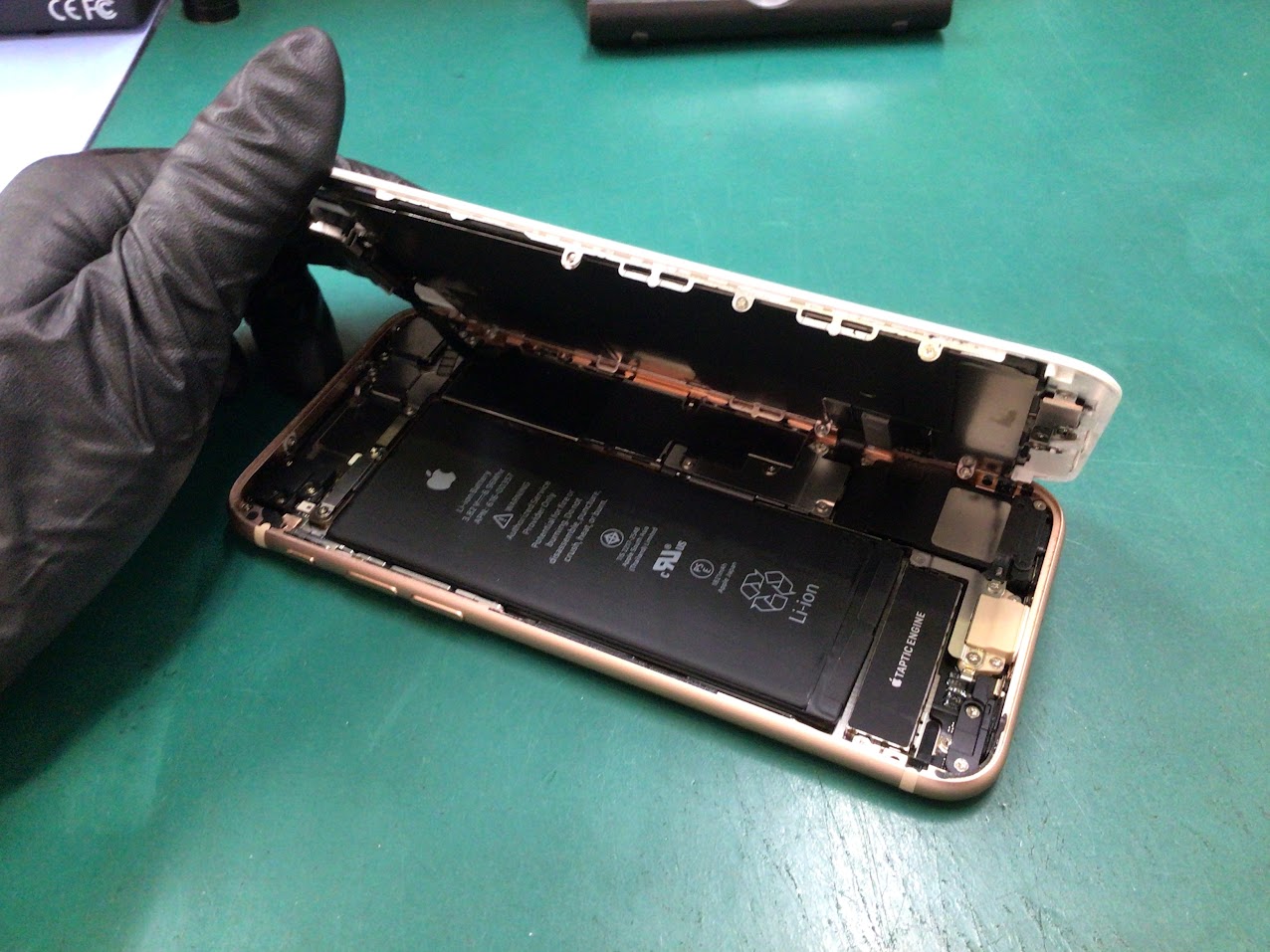 古くなったiPhoneの修理も当店にお任せください。【スマホ修理工房海老名ビナウォーク】