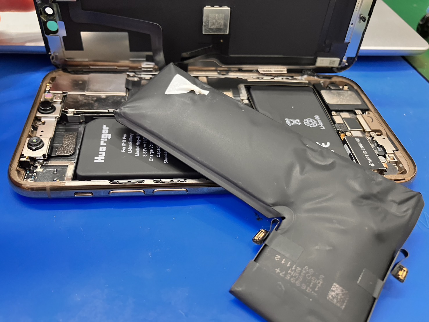 iPhone11Proのバッテリー膨張の交換をおこないました！　-スマホ修理工房浦和パルコ店-
