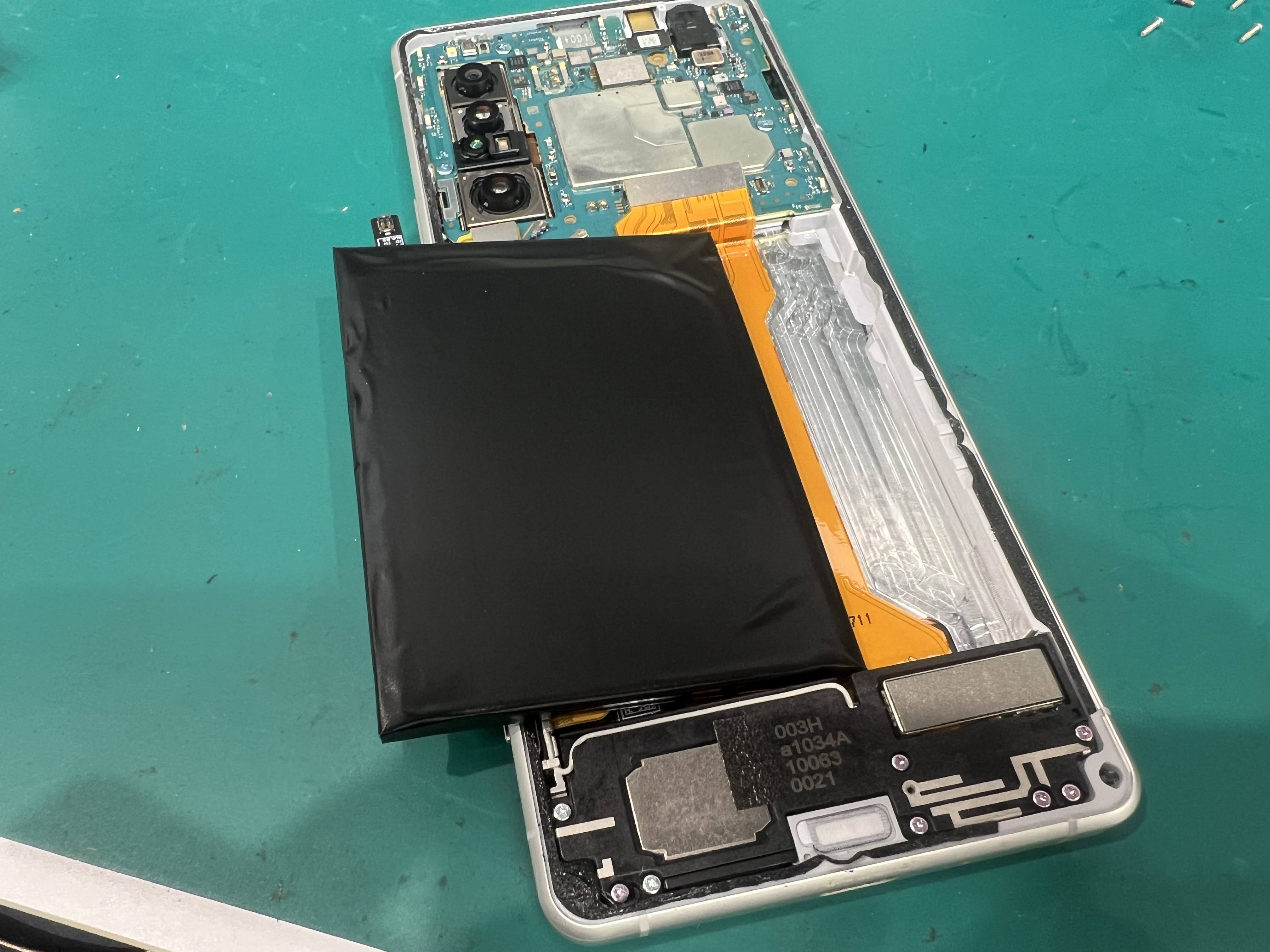 Xperia1 II バッテリー交換で電池持ちを改善した修理実績