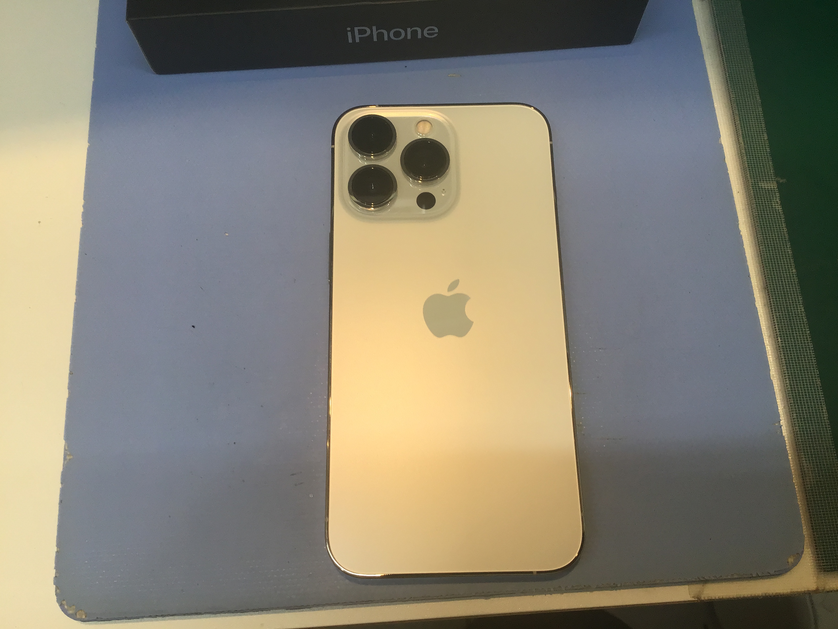 iPhone13Proの画面交換ならデータをそのまま・最短即日修理のスマホ修理工房秋津店へ