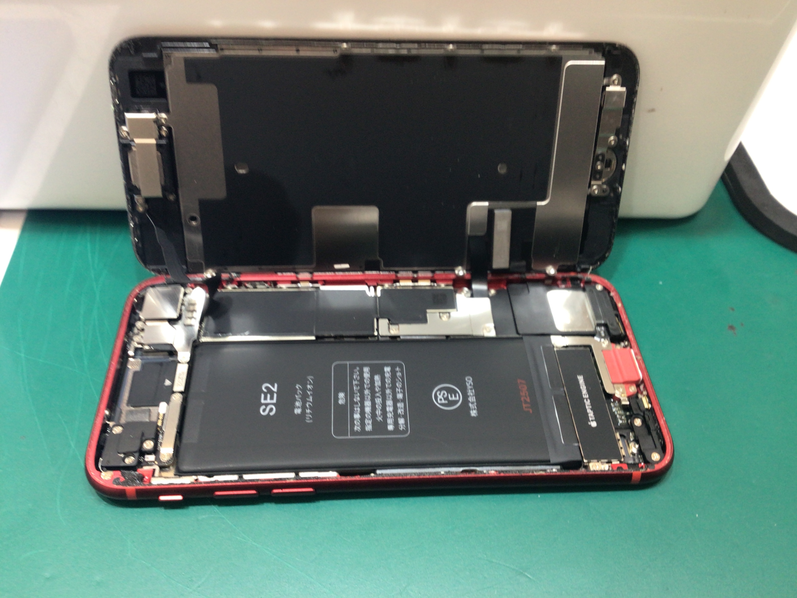 iPhoneSE2のバッテリー交換は、データそのまま・即日修理のスマホ修理工房　秋津店へ！