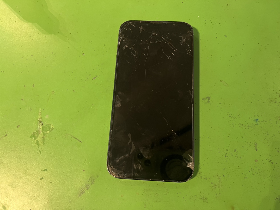 iPhone 14 Plus 液晶画面交換は即日で対応しております！