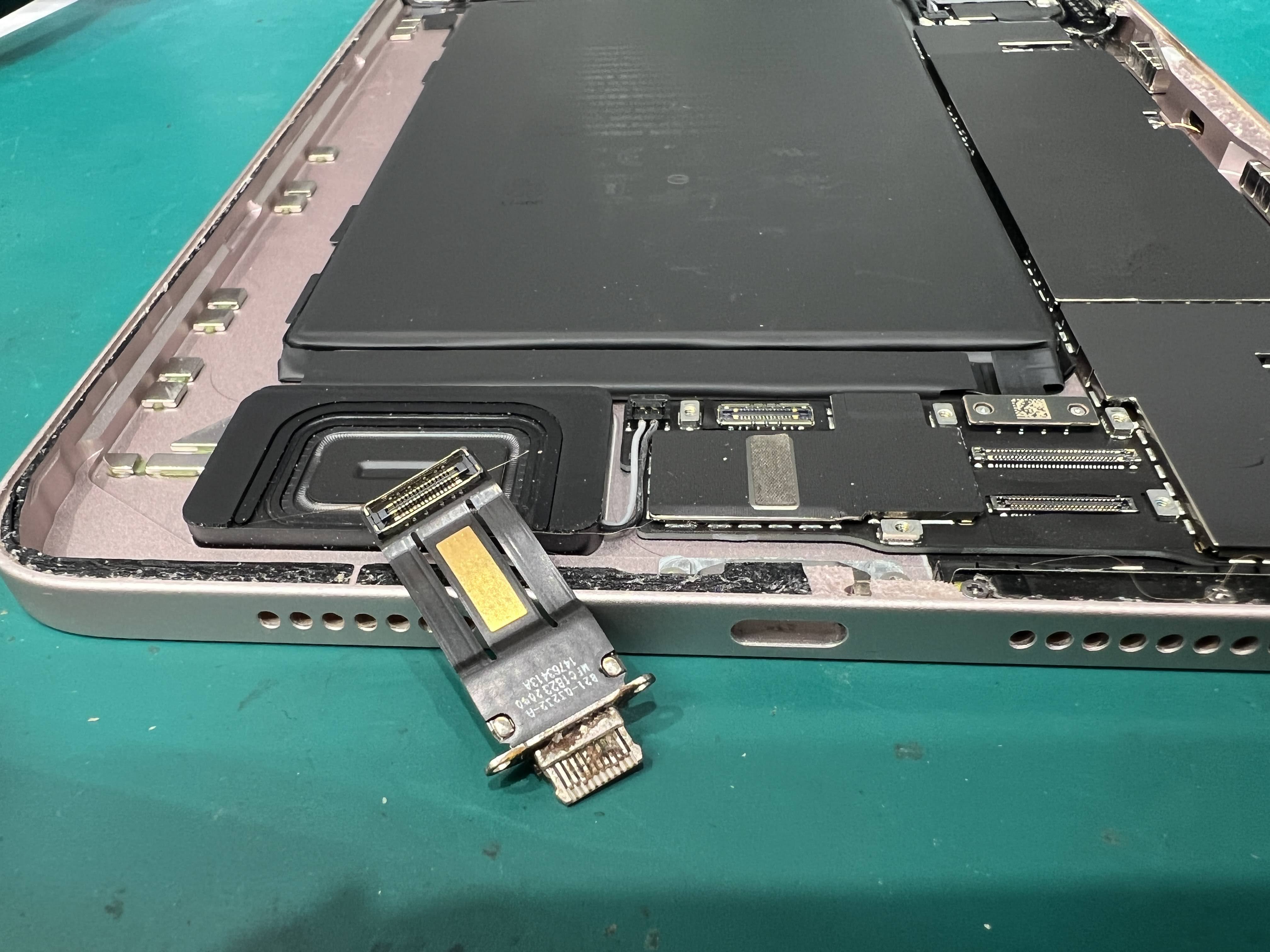 iPad mini6 充電できない症状をコネクター交換で改善｜水濡れ修理事例