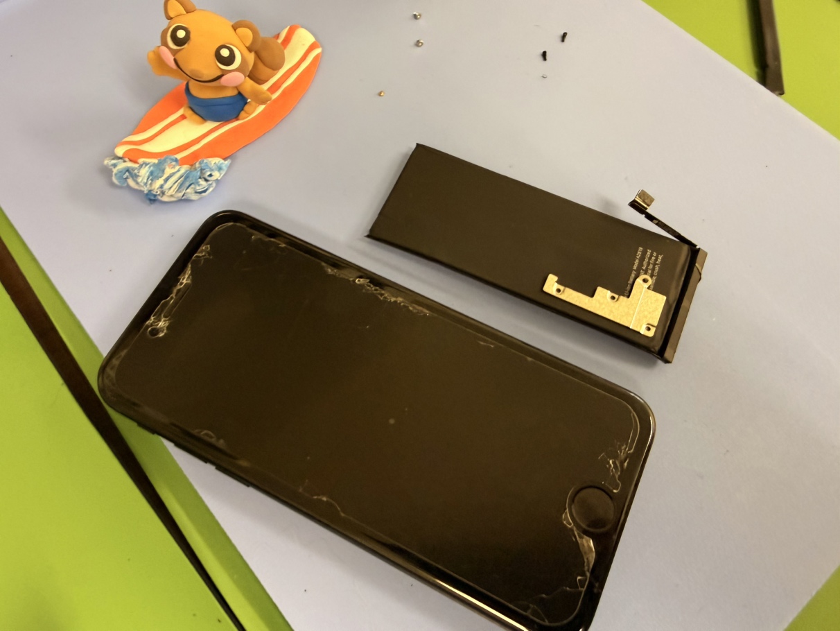 【中央林間店】iPhoneSE3のバッテリー交換