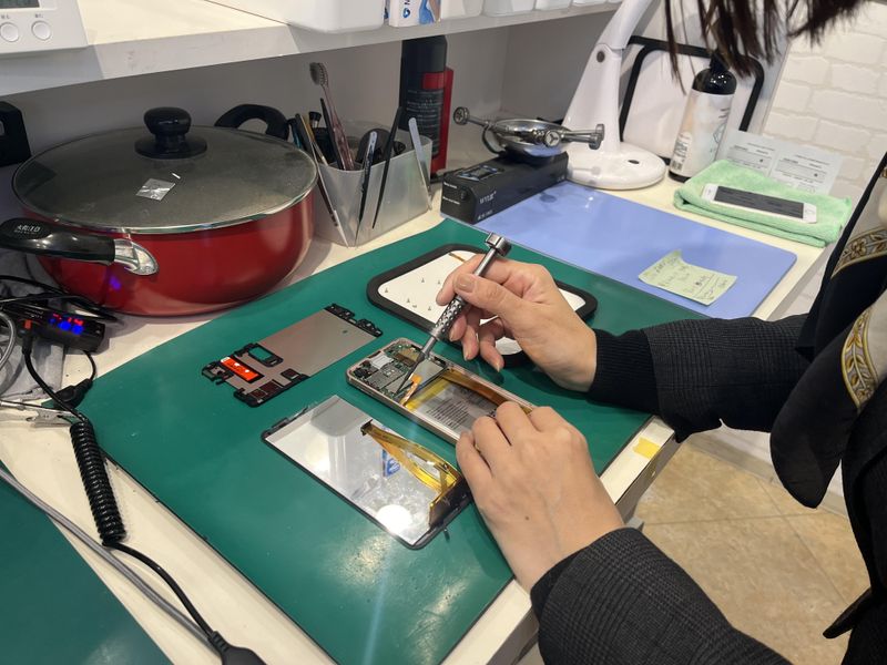 iPhoneSE3のバッテリー交換は、データそのまま・即日修理のスマホ修理工房　町田店へ！