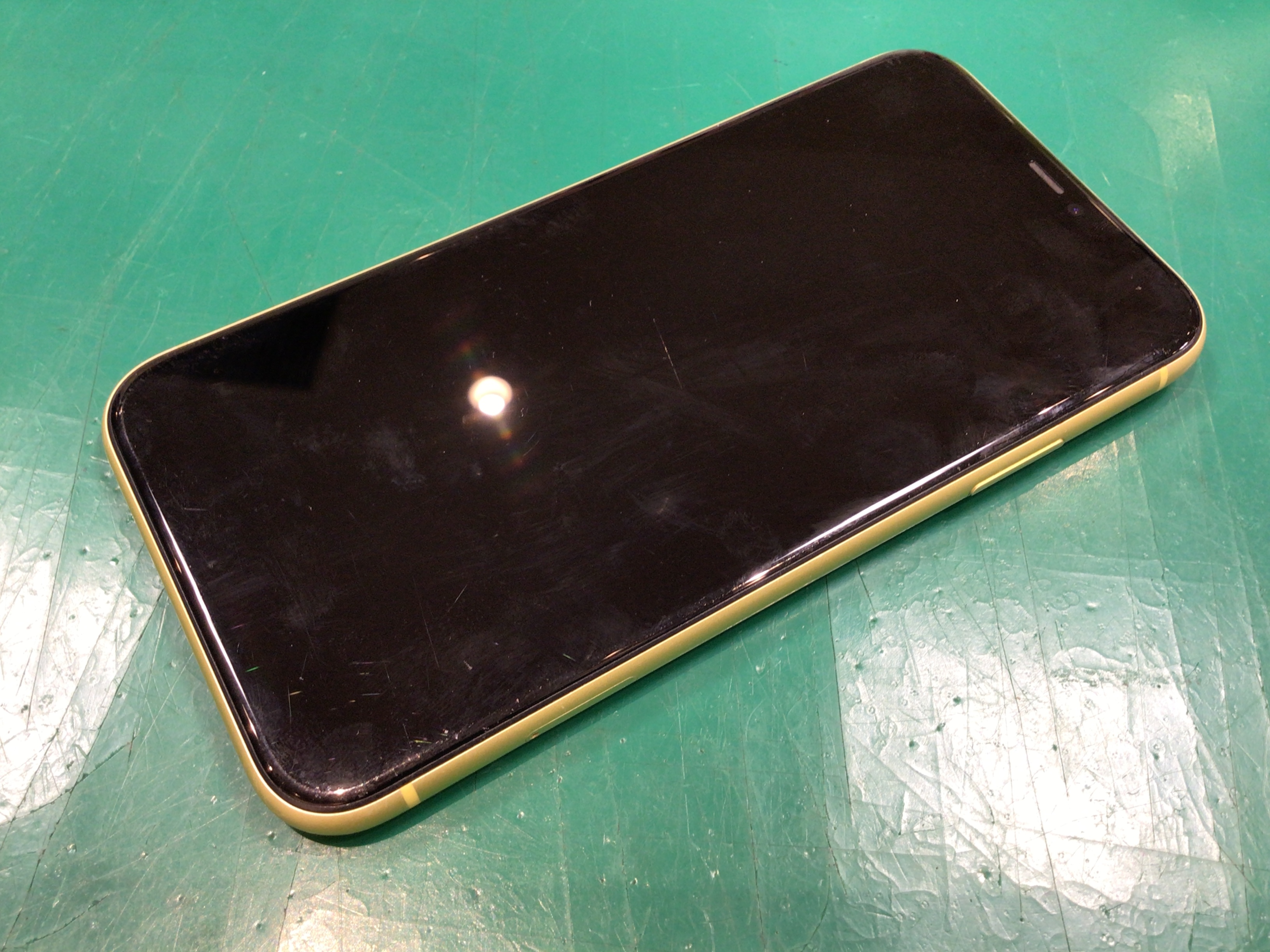 iPhone12(アイフォーン)のリンゴループでお困りの際はスマホ修理工房町田モディ店までご相談ください！