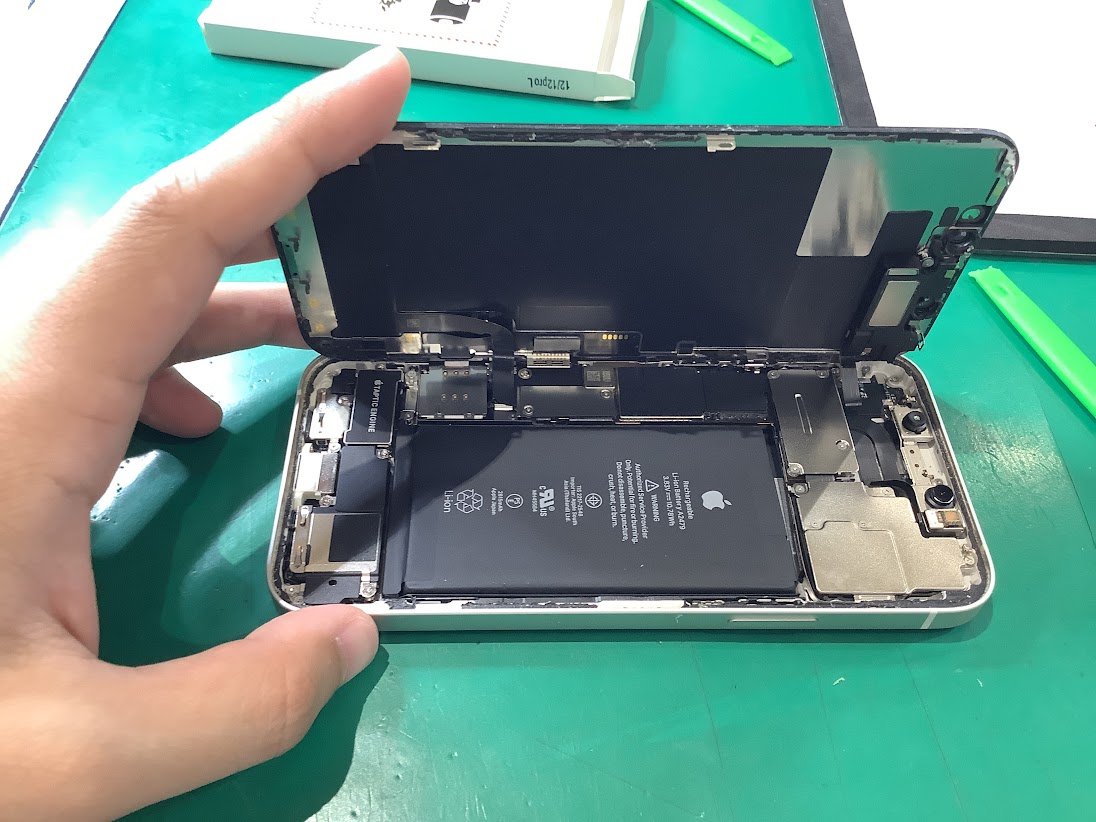 iPhone12のバッテリー交換ならデータをそのまま・最短即日修理のスマホ修理工房グランデュオ蒲田店へ