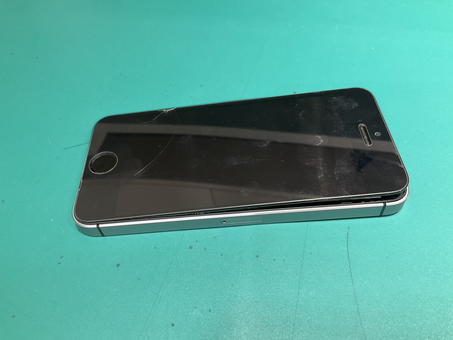 狭山市、川越市、入間市で iPhone SE(第1世代）のバッテリー交換ならスマホ修理工房新狭山店で！