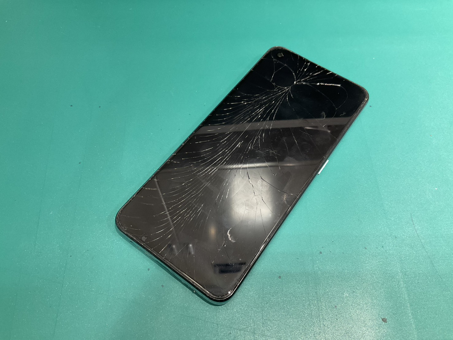 狭山市、川越市、入間市で OPPO Reno5Aの修理なら　スマホ修理工房新狭山店まで！