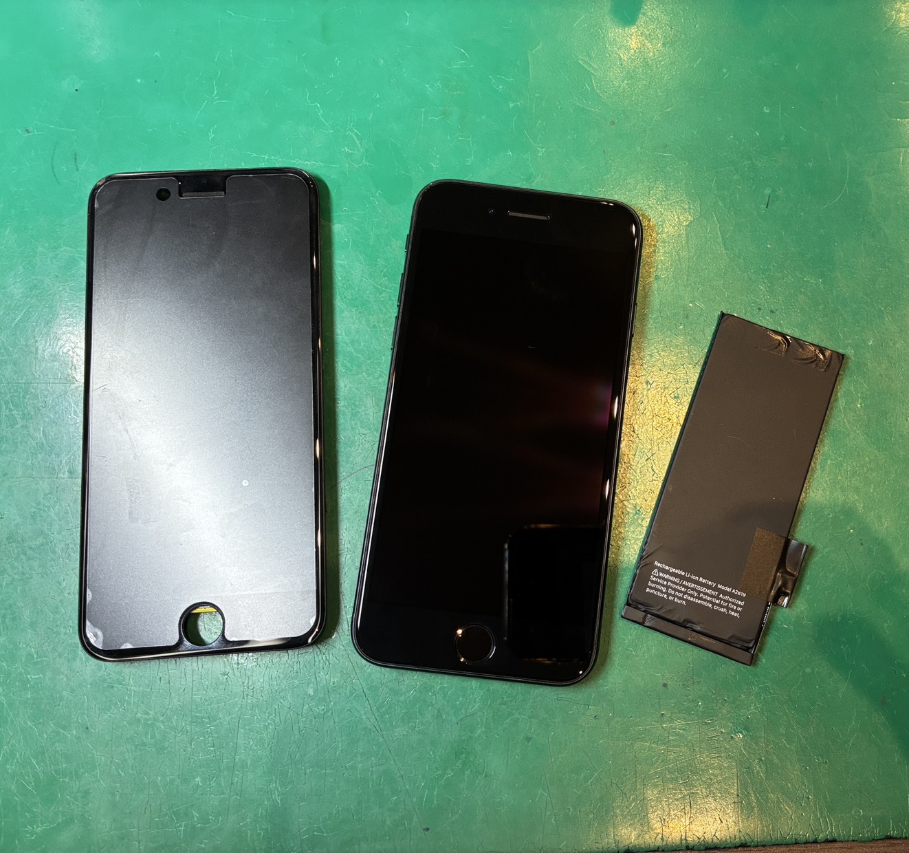 iPhoneSE3　画面・バッテリー交換を致しました！【スマホ修理工房ミーツ国分寺店】