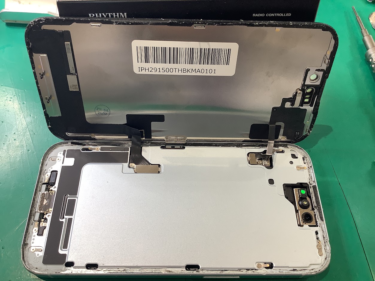 iPhone15の画面交換ならデータをそのまま・最短即日修理のスマホ修理工房ラザウォーク甲斐双葉店へ！