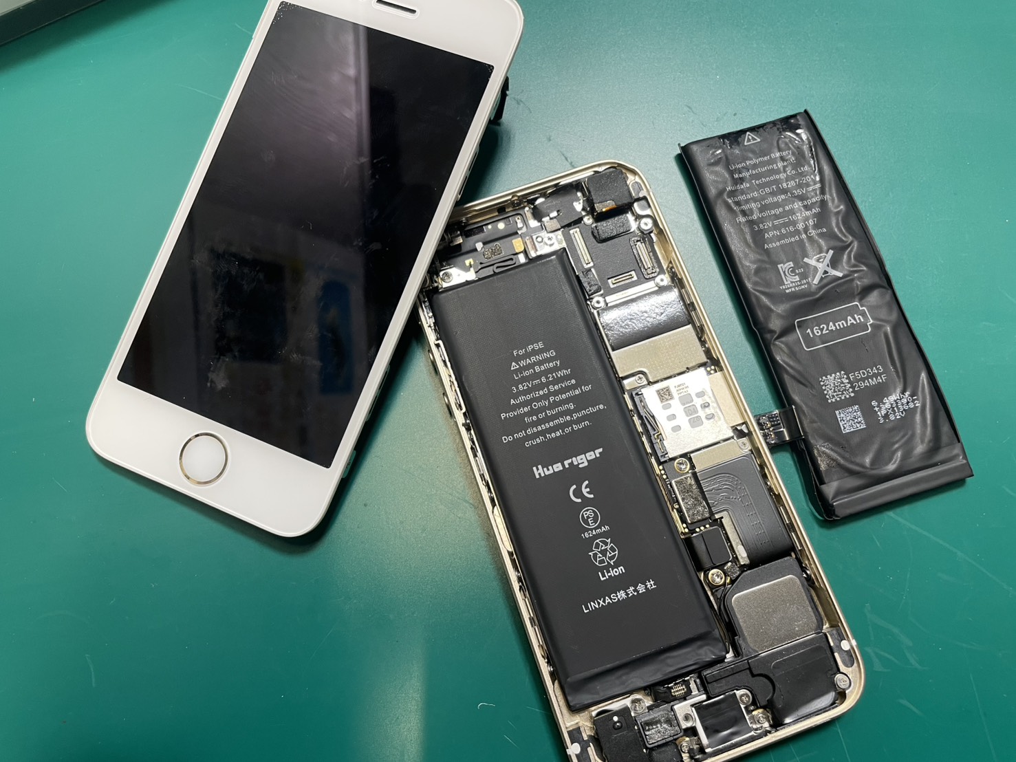 iPhone SE(初代)のバッテリー交換を行いました！【スマホ修理工房ミーツ国分寺店】