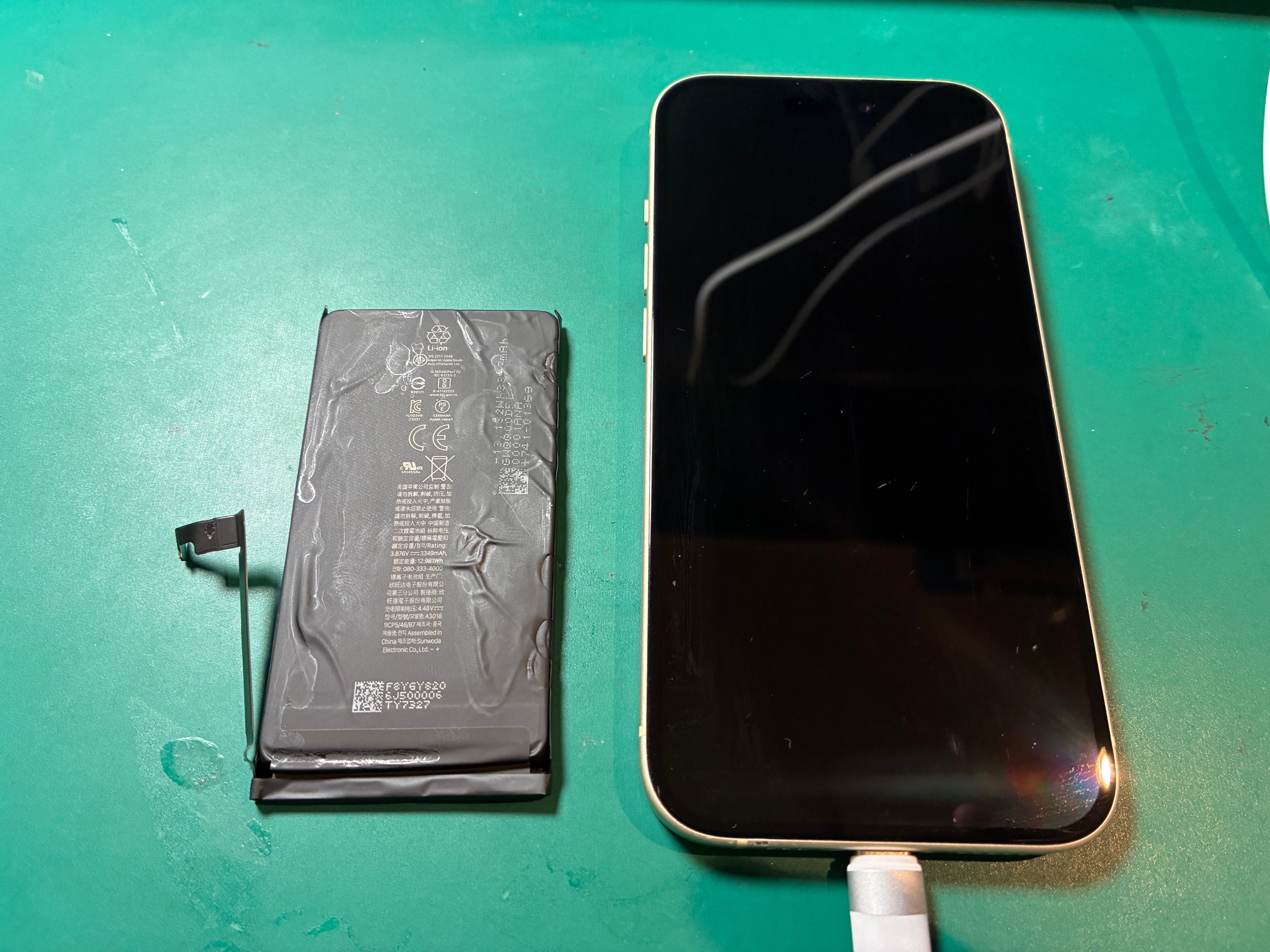 神戸市からお越しのお客様よりiPhone15のバッテリー交換をご依頼いただきました！