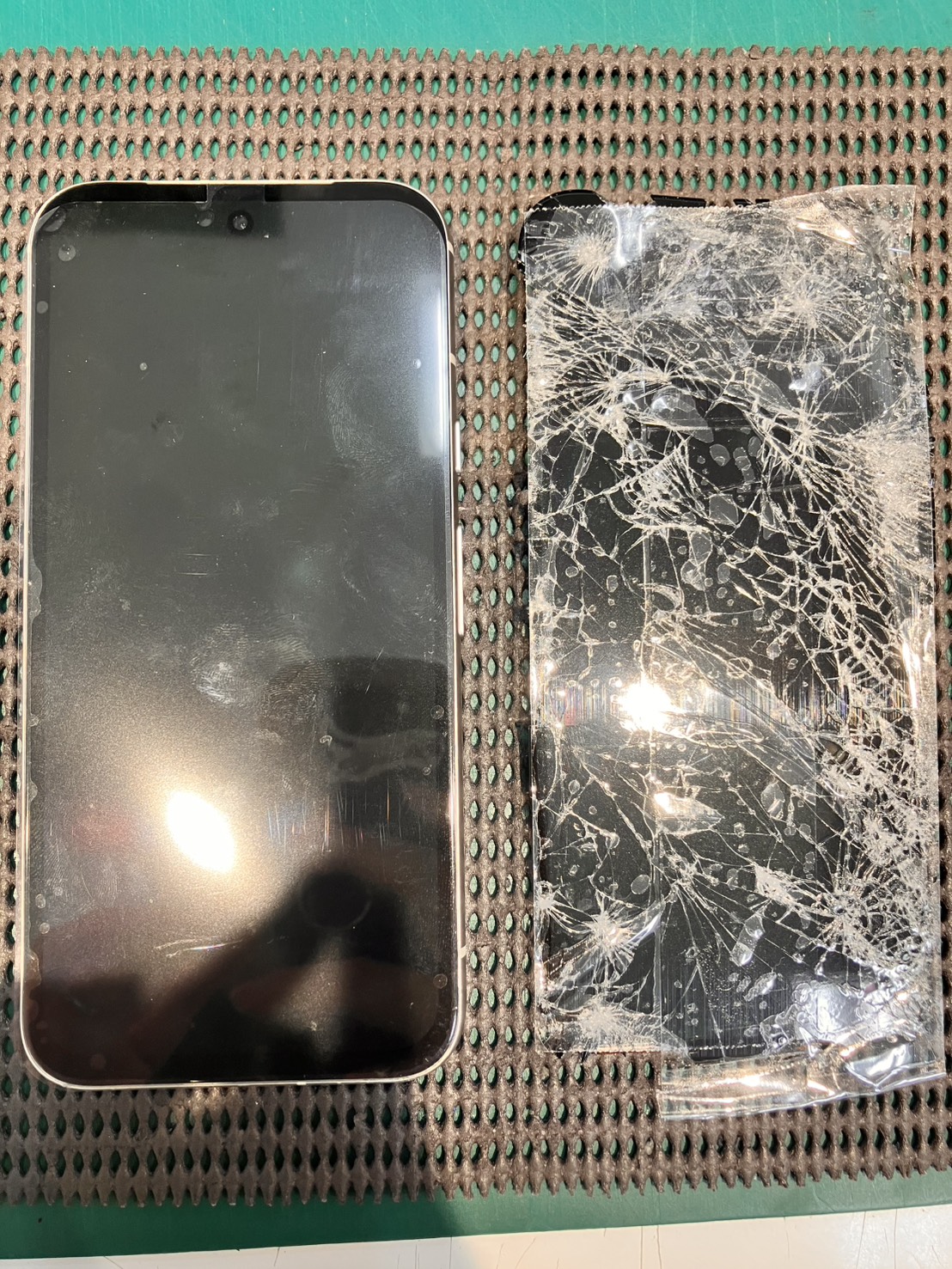 Pixel8aの液晶交換を行いました！　-スマホ修理工房浦和パルコ店-