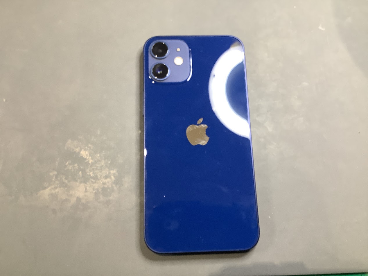 iPhone12のバッテリー交換ならデータをそのまま・最短即日修理のスマホ修理工房ラザウォーク甲斐双葉店へ