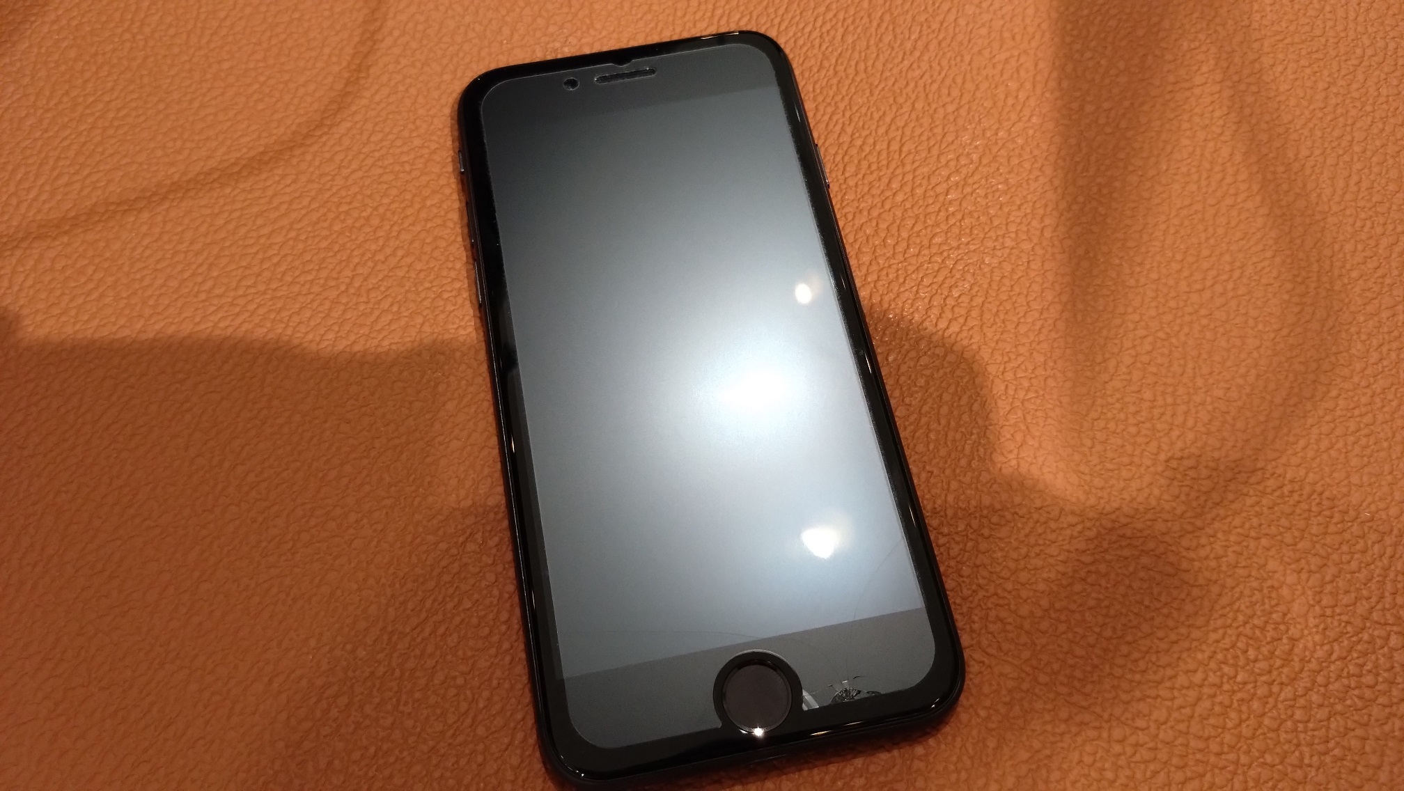 画面が割れてしまったiPhoneSE第2世代（アイフォン）の画面交換承りました！！