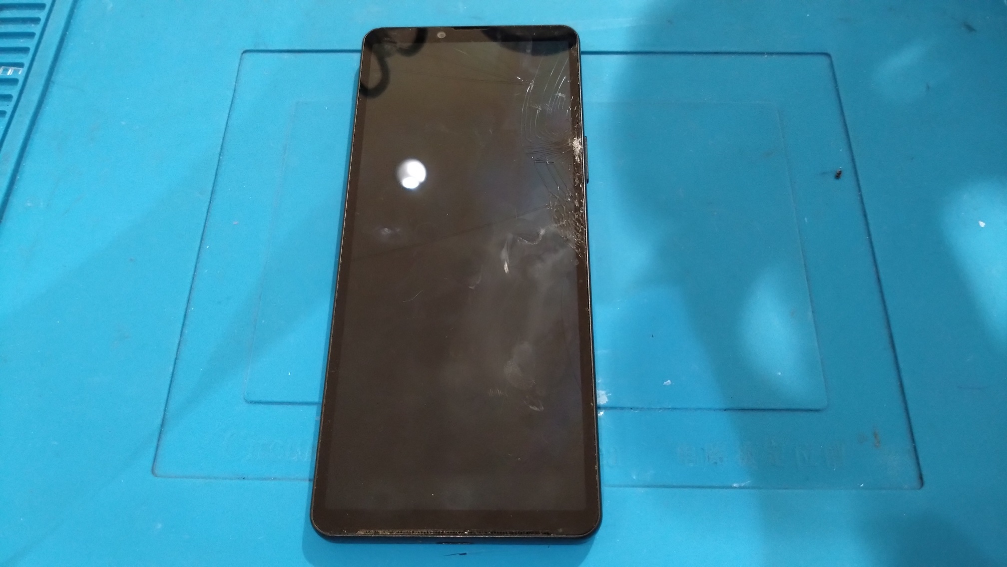 落として画面が映らなくなってしまったXperia 10 V（エクスペリア）の画面交換承りました！！