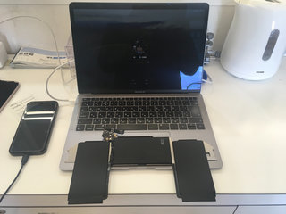 [釧路店]MacBook Airのバッテリー交換承りました！
