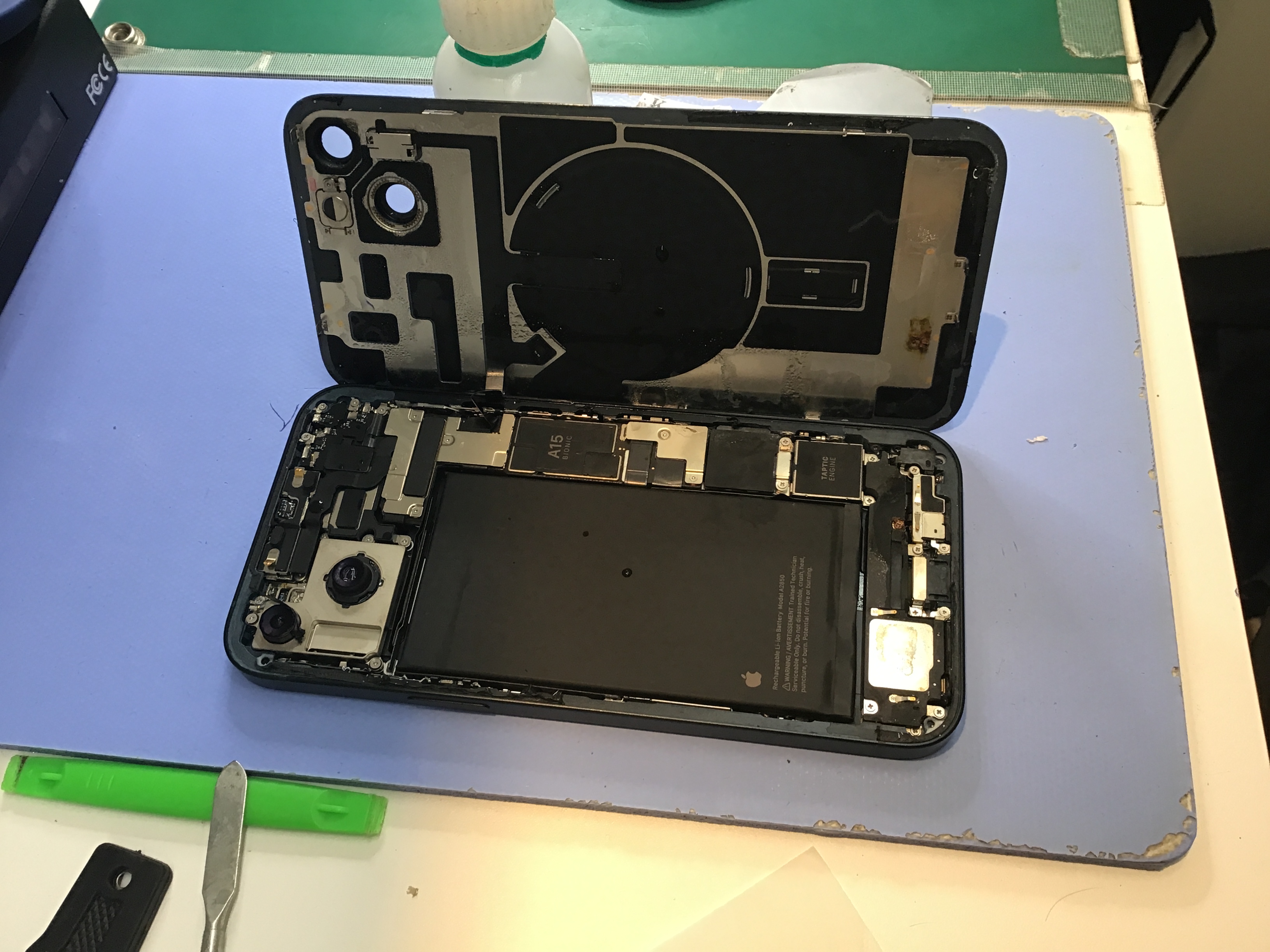 iPhone14のバッテリー交換は、データそのまま・即日修理のスマホ修理工房　西八王子店へ！