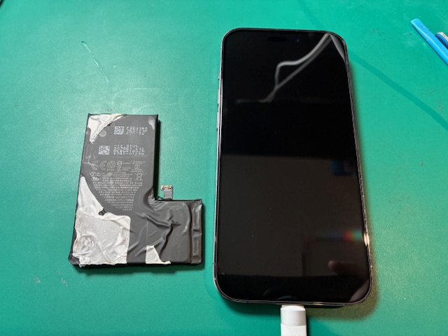 神戸市からお越しのお客様よりiPhone14Proのバッテリー交換をご依頼いただきました！