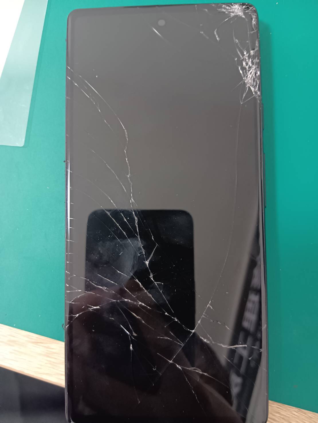 Googlepixel6aの画面割れ修理！ここまできれいに復活します！