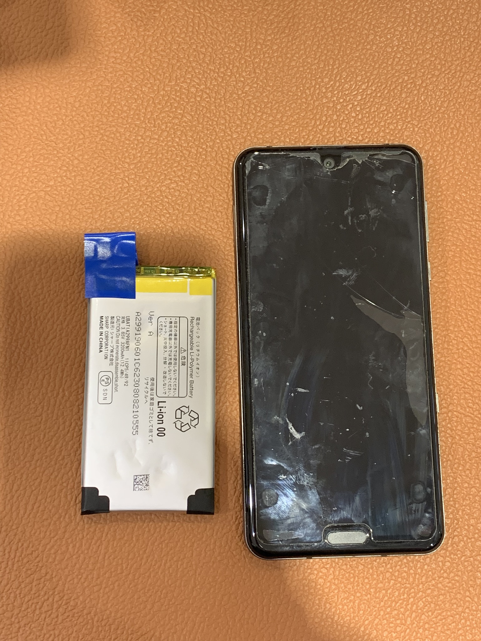 バッテリーの減りが早くなったAQUOS R3（アクオス）のバッテリー交換承りました！！