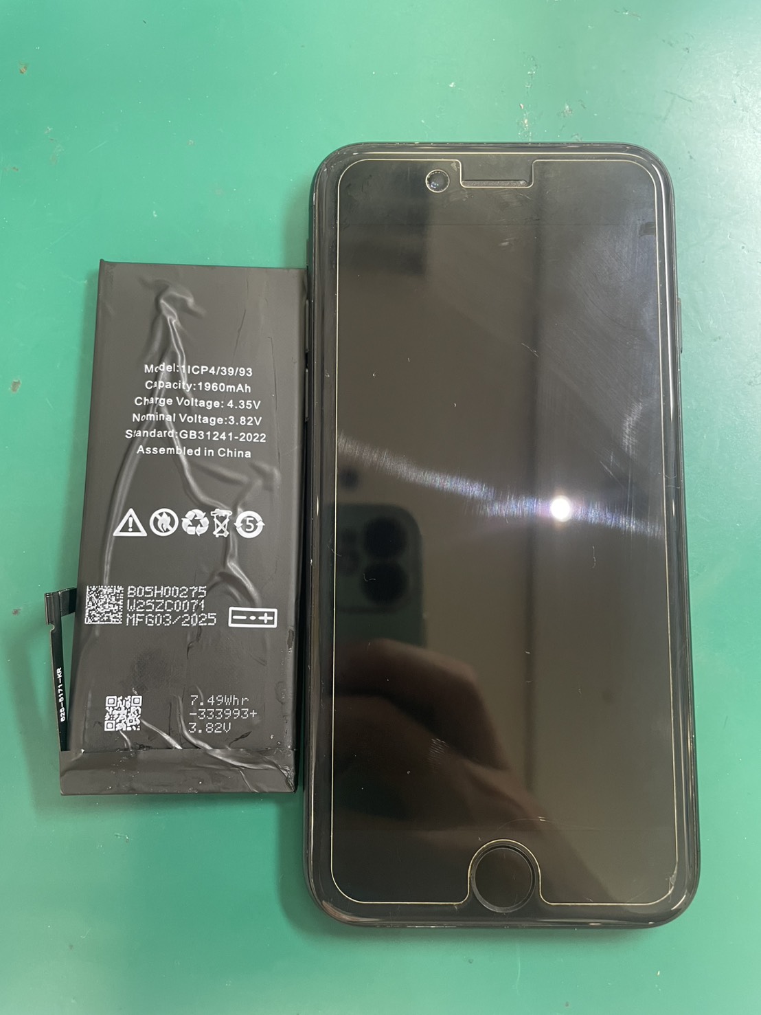 ケーブルを繋げておかないと起動が安定しない... iPhone7 バッテリー交換【スマホ修理工房三鷹店】