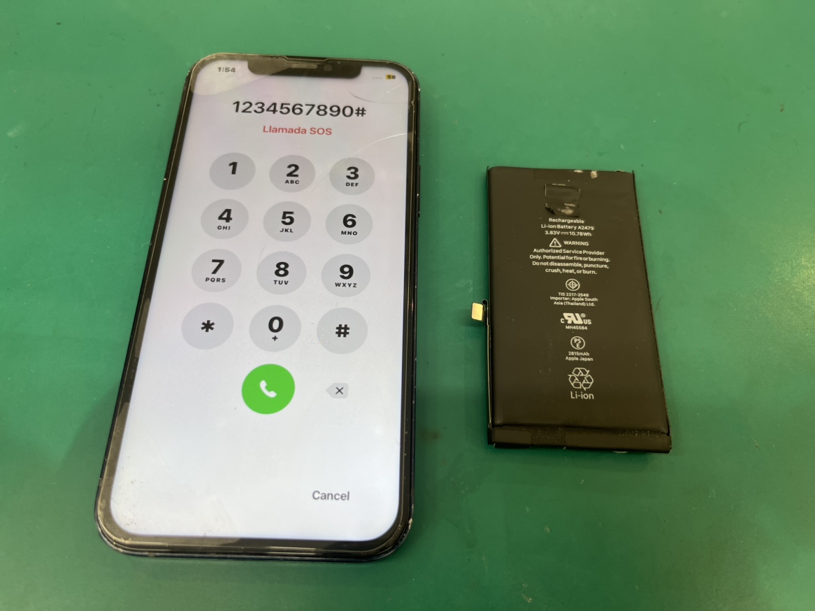 iPhone 12のバッテリー膨張！画面の浮きも30分で修理