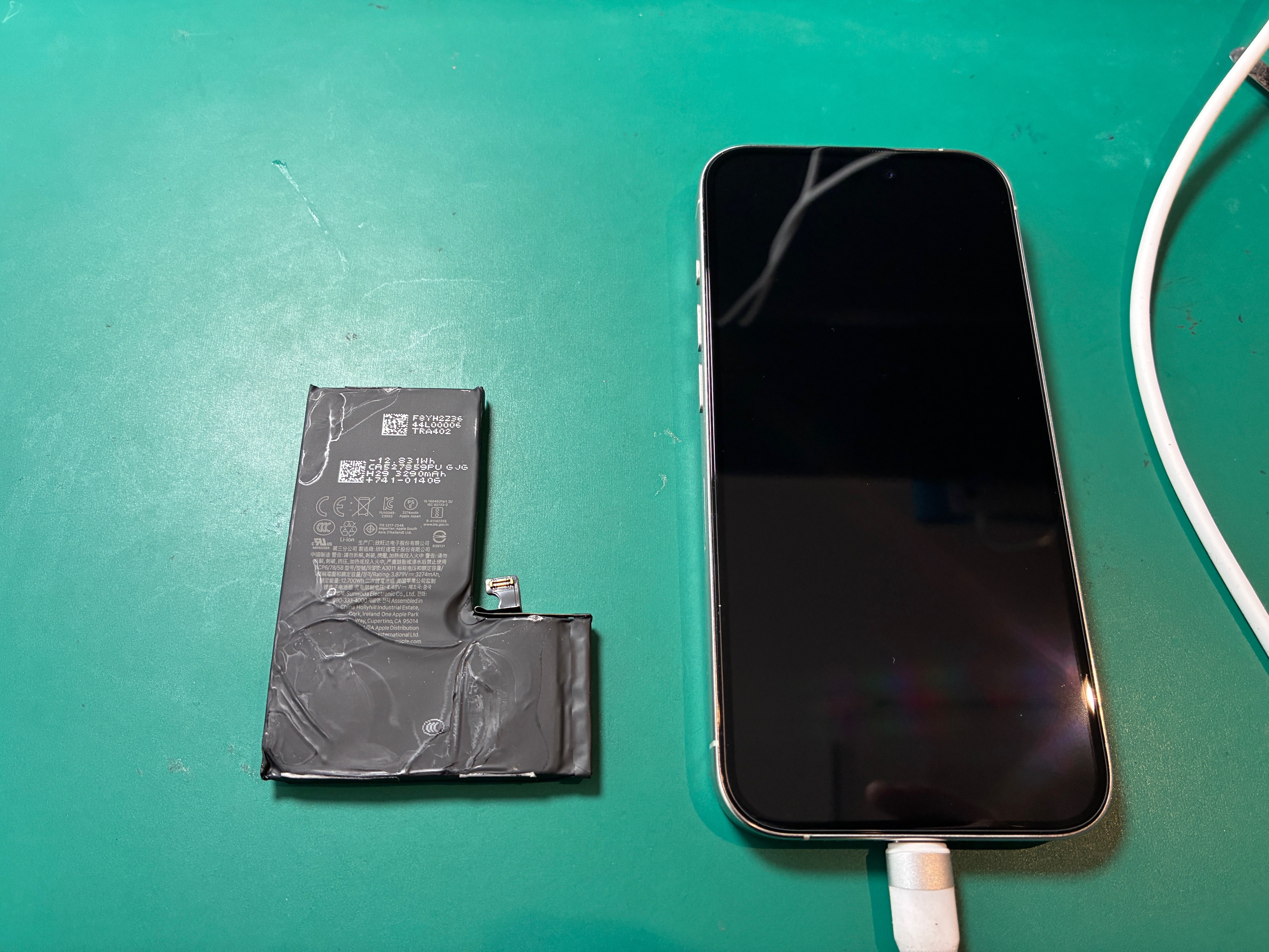 神戸市からお越しのお客様よりiPhone15Proのバッテリー交換をご依頼いただきました！