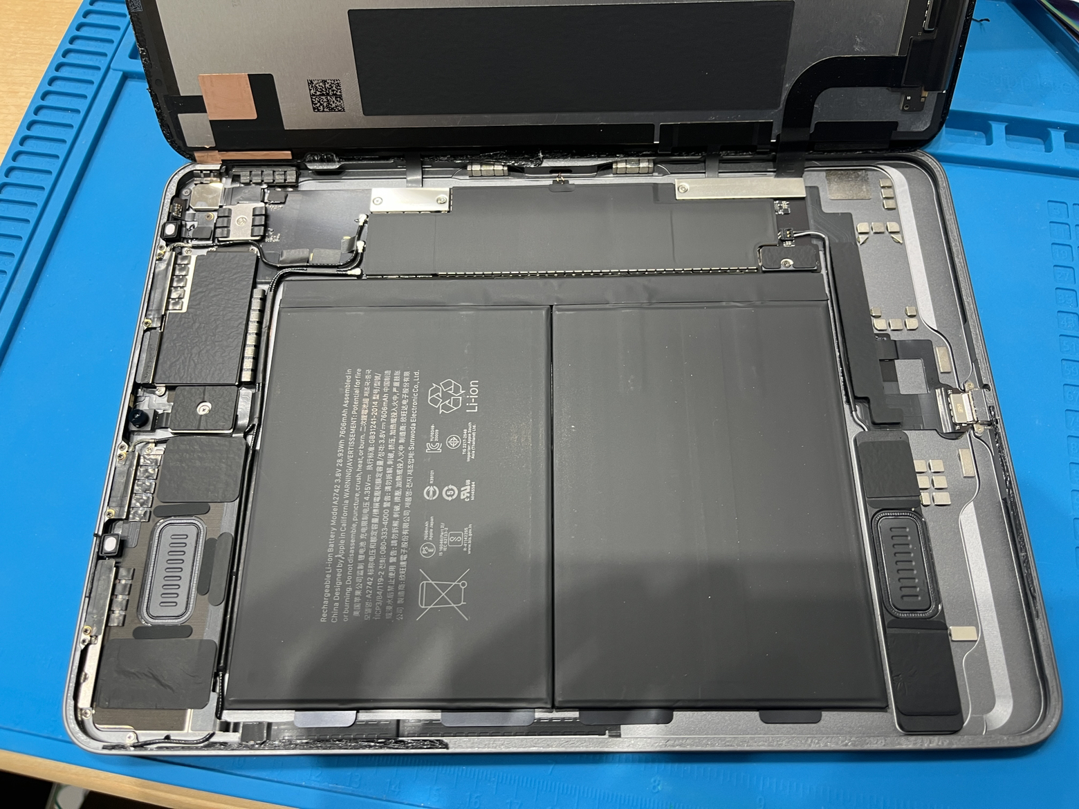 iPad Air 4の充電口不良を交換修理で改善｜スマホ修理工房 テラスモール湘南店