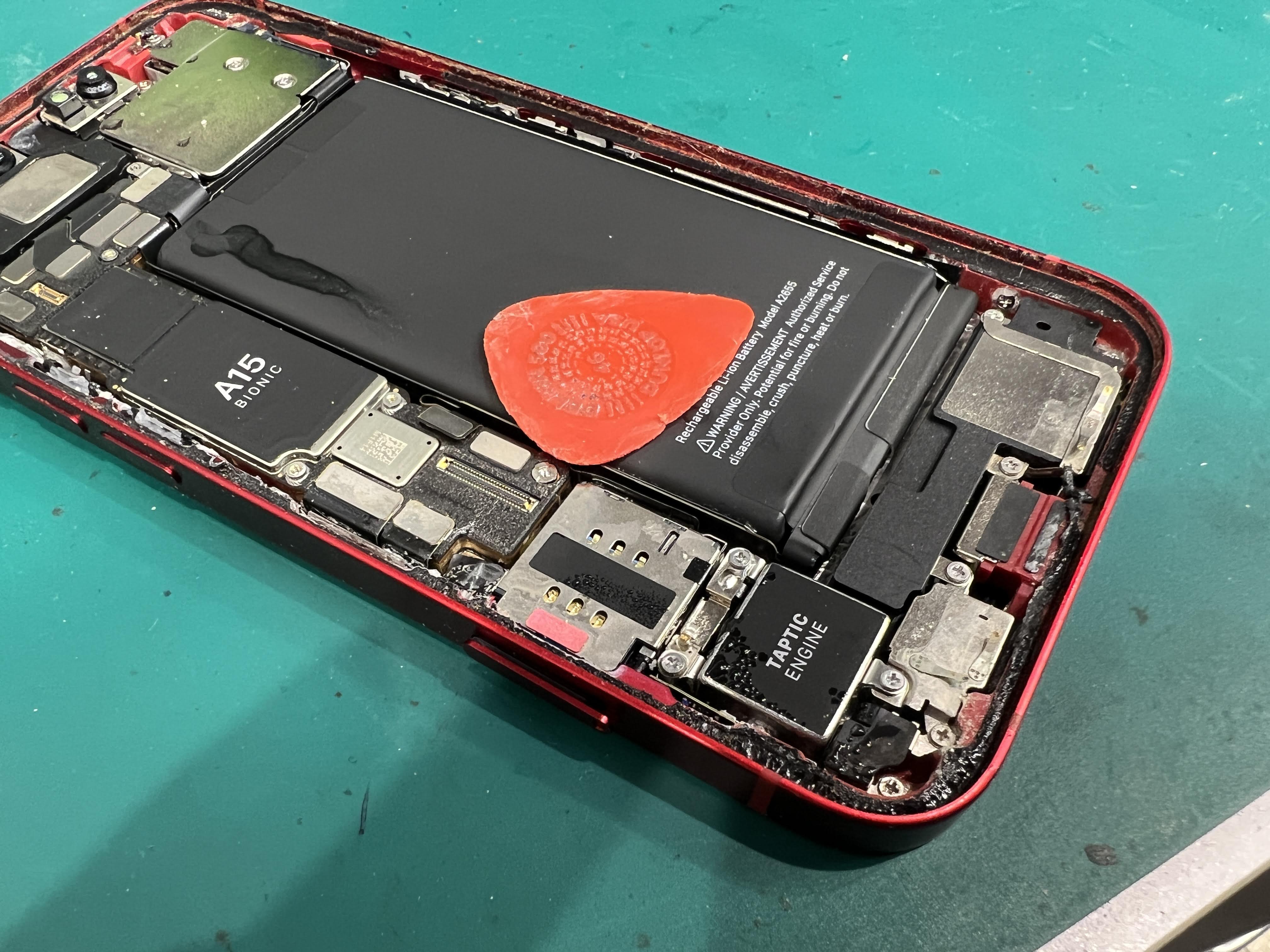 iPhone13 水没でSIMカードを認識しない症状を修理｜水没洗浄で復旧