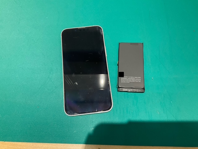 狭山市、川越市、入間市で iPhone 13miniのバッテリー交換ならスマホ修理工房新狭山店まで！