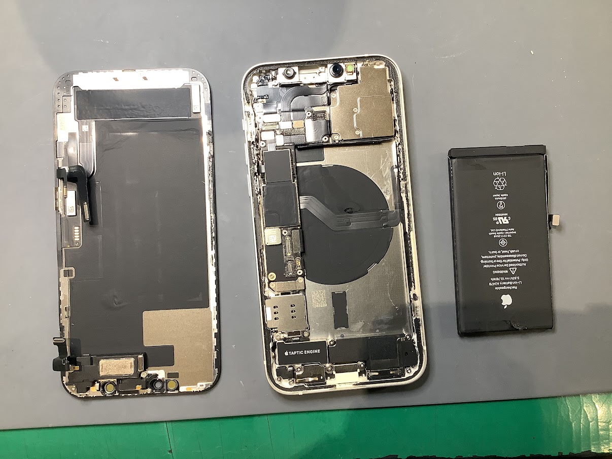 iPhone12のバッテリー交換ならデータをそのまま・最短即日修理のスマホ修理工房ラザウォーク甲斐双葉店へ