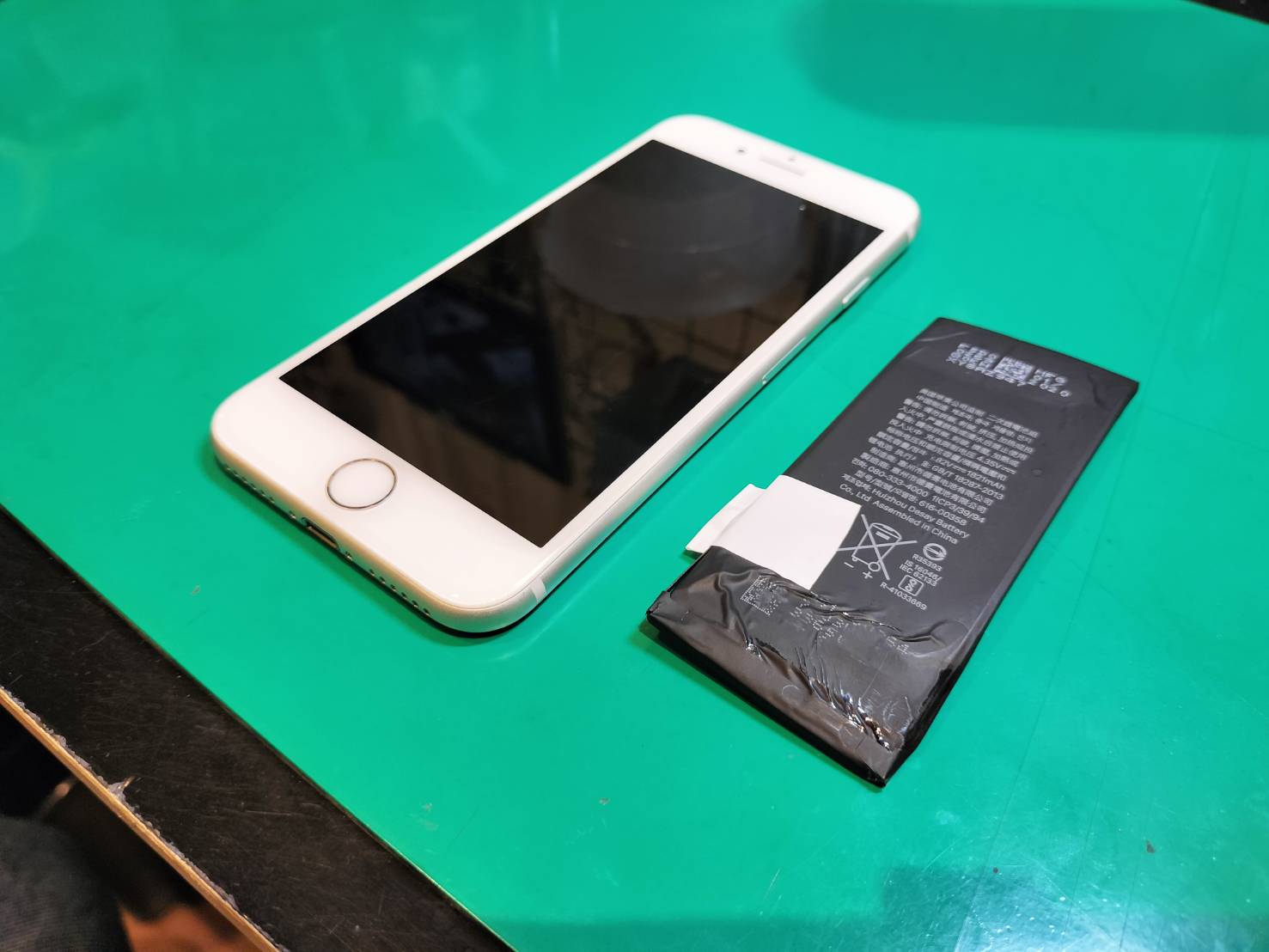 iPhone 8の電池持ち改善！バッテリー交換で快適に🔋✨【スマホ修理工房 調布パルコ店】