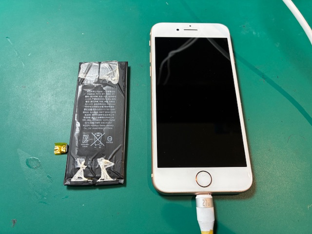 神戸市からお越しのお客様よりiPhone8のバッテリー交換をご依頼いただきました！