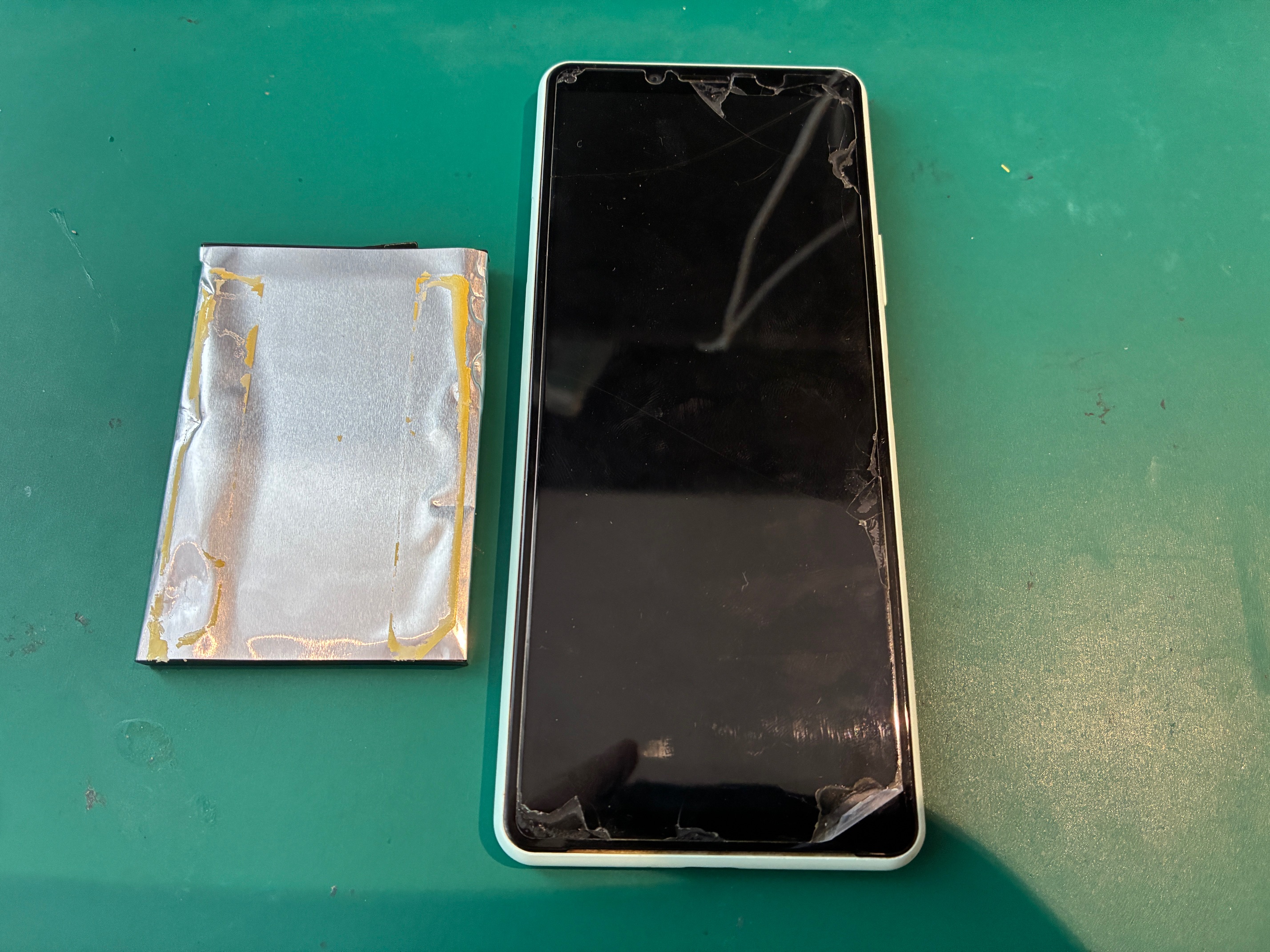 神戸市からお越しのお客様よりXperia 10Ⅱのバッテリー交換をご依頼いただきました！